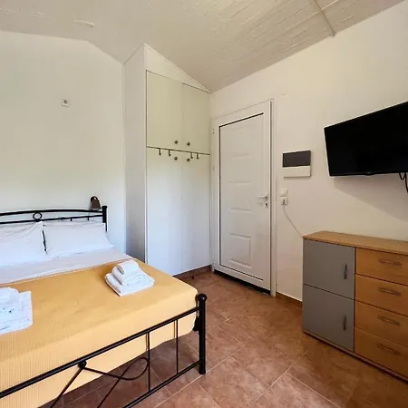 Semesterbostad Kostoula Mini House